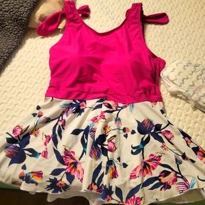 Latched mama swim top
